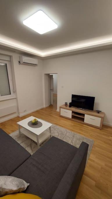 Apartment Green Lux Belgrado Exterior foto